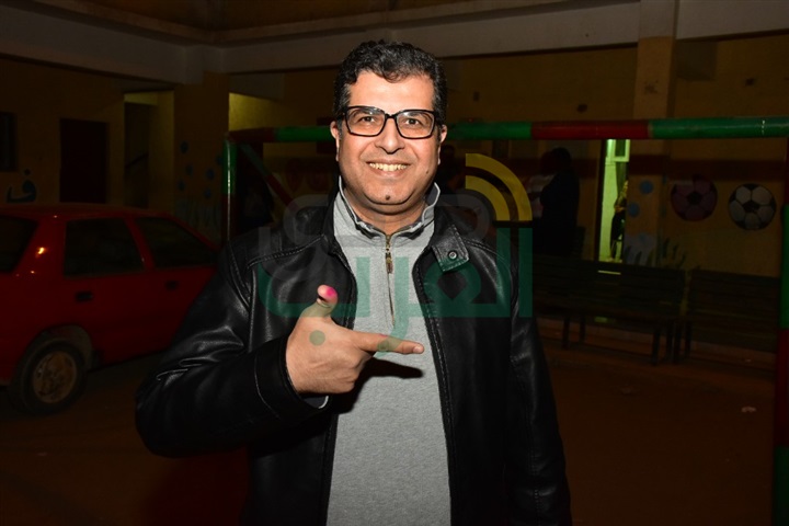 المؤلف أيمن سلامة يدلى بصوته في التعديلات الدستورية بالهرم 