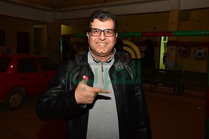 المؤلف أيمن سلامة يدلى بصوته في التعديلات الدستورية بالهرم 
