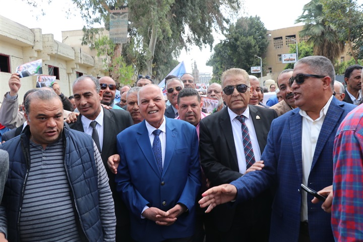 الزناتي يتقدم المعلمين المغتربين في مسيرة حاشدة للإدلاء بأصواتهم لليوم الثاني على التوالي