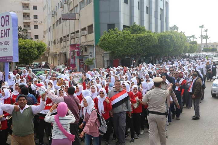 بالصور.. مسيرة حاشدة تأييدًا للدستور في شوارع كفر الشيخ وسط هتافات "تحيا مصر"