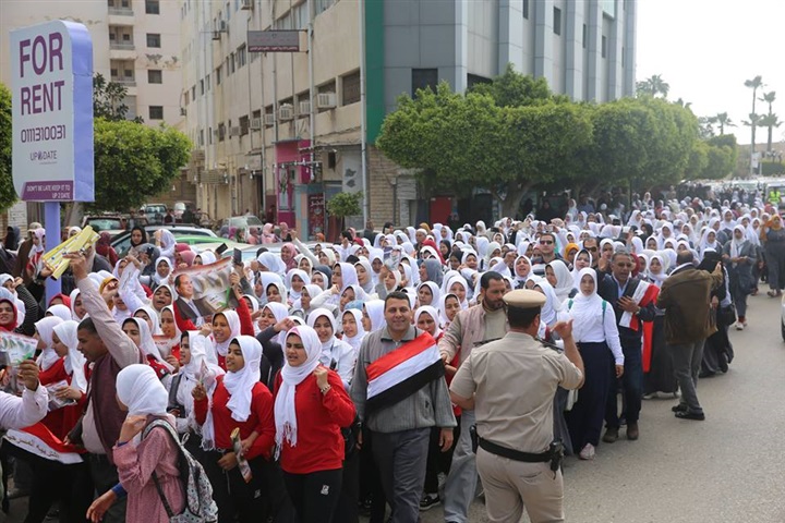 بالصور.. مسيرة حاشدة تأييدًا للدستور في شوارع كفر الشيخ وسط هتافات "تحيا مصر"