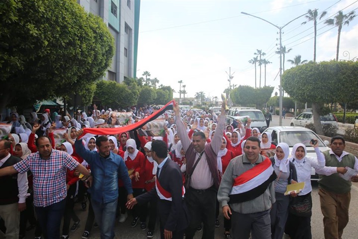 بالصور.. مسيرة حاشدة تأييدًا للدستور في شوارع كفر الشيخ وسط هتافات "تحيا مصر"