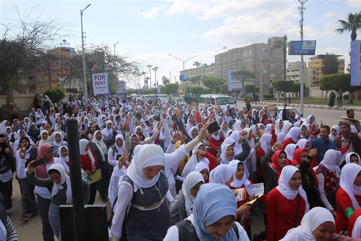 بالصور.. مسيرة حاشدة تأييدًا للدستور في شوارع كفر الشيخ وسط هتافات "تحيا مصر"