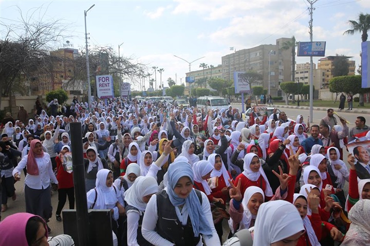 بالصور.. مسيرة حاشدة تأييدًا للدستور في شوارع كفر الشيخ وسط هتافات "تحيا مصر"