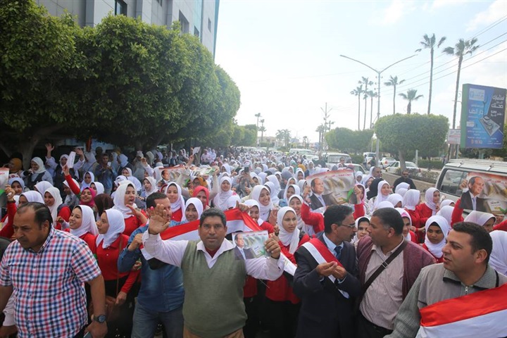 بالصور.. مسيرة حاشدة تأييدًا للدستور في شوارع كفر الشيخ وسط هتافات "تحيا مصر"