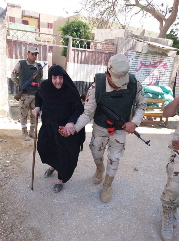 محافظ المنيا: فتح جميع لجان الاستفتاء على الدستور وانتظام التصويت 