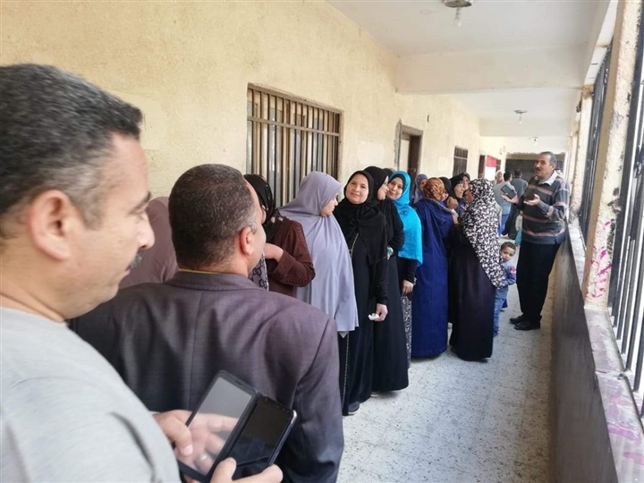 محافظ المنيا: فتح جميع لجان الاستفتاء على الدستور وانتظام التصويت 