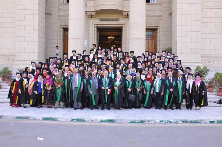 بالصور.. رئيس جامعة القاهرة يحتفل بكلية الحاسبات والمعلومات بتخريج الدفعة الـ 19