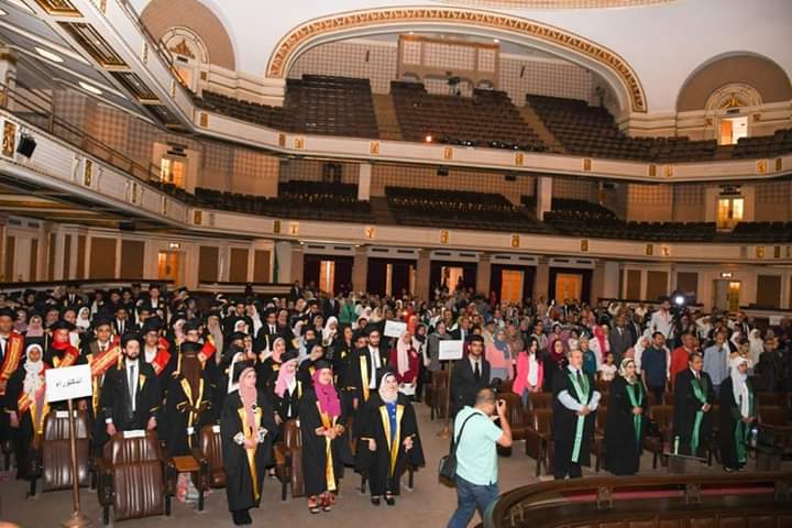 بالصور.. رئيس جامعة القاهرة يحتفل بكلية الحاسبات والمعلومات بتخريج الدفعة الـ 19