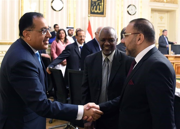 رئيس الوزراء يلتقى رئيس وأعضاء اتحاد البورصات العربية رئيس الوزراء يلتقى رئيس وأعضاء اتحاد البورصات العربية