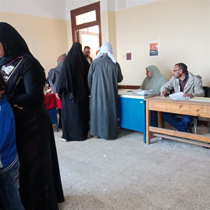 بالصور.. رياضة كفر الشيخ: شباب لمساعدة كبار السن وسيارات مجانية لنقل المواطنين للجان الاستفتاء