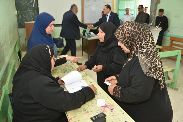 محافظ الشرقية يتابع سير إجراء عملية الإستفتاء على التعديلات الدستورية بمركز ومدينة بلبيس