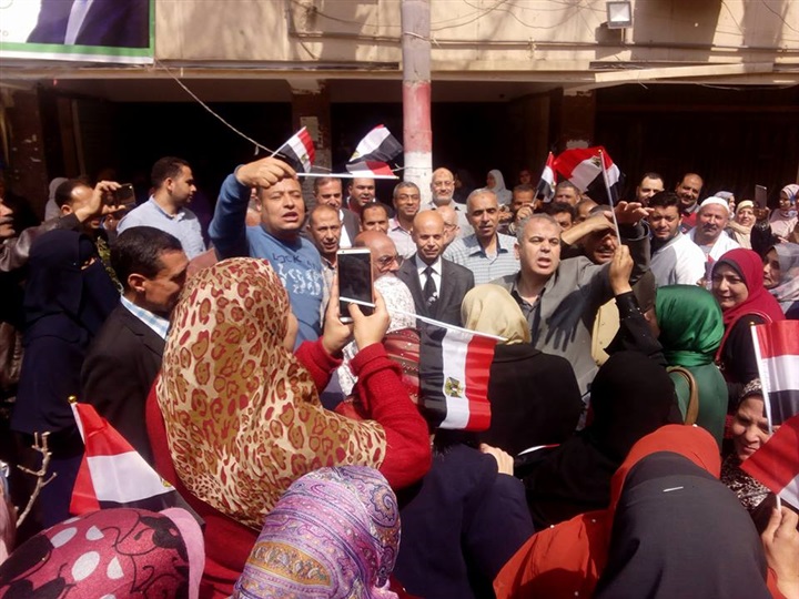 العاملون بمديرية الشئون الصحية بالشرقية يحتفلون  بأداء الواجب الوطني