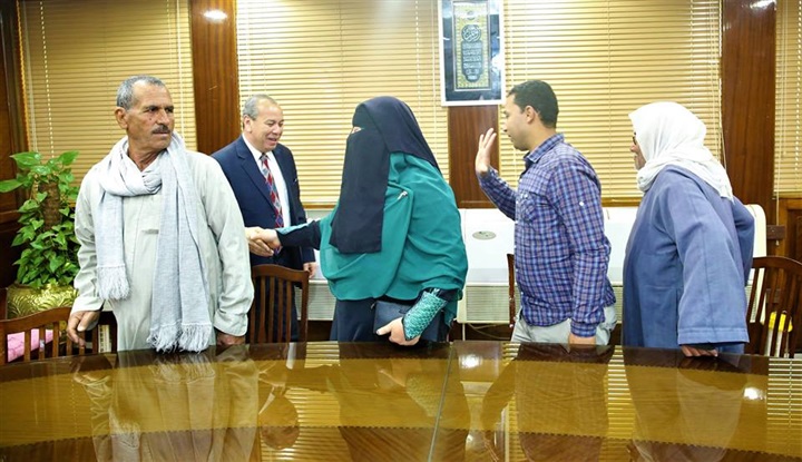 شاهد.. إبرام 7 عقود تقنين واضعي اليد علي أراضي أملاك الدولة بكفر الشيخ
