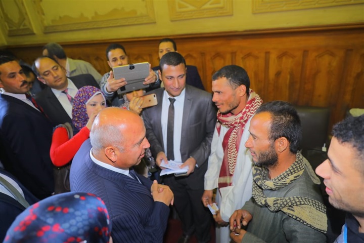 وزير النقل يواصل جولاته التفقدية لمتابعة عمليات التصويت على التعديلات الدستورية بلجان محطات السكك الحديدية وزير النقل يواصل جولاته التفقدية لمتابعة عمليات التصويت على التعديلات الدستورية بلجان محطات السكك الحديدية