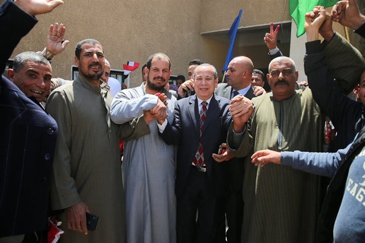 بالصور.. المزارعون وكبار السن بكفر الشيخ ضربوا المثل في الانتماء للوطن