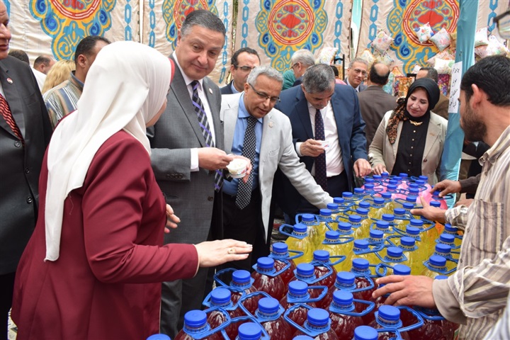 معرض لمنتجات جامعة بنها بمناسبة قرب شهر رمضان الكريم