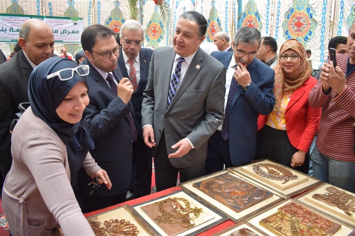 معرض لمنتجات جامعة بنها بمناسبة قرب شهر رمضان الكريم