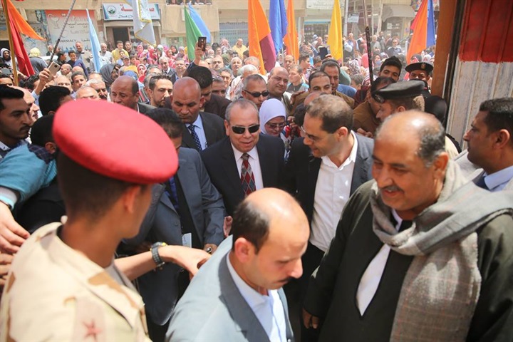 بالصور.. طوابير كفر الشيخ تحت ظل "العلم" وتصويت علي هتافات "تحيا مصر"