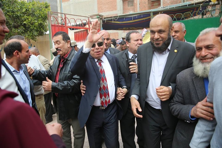 بالصور..محافظ كفر الشيخ: هتافات "تحيا مصر" تشعل حماس المشاركين وأسر الشهداء يتقدمون الصفوف بسيدي سالم