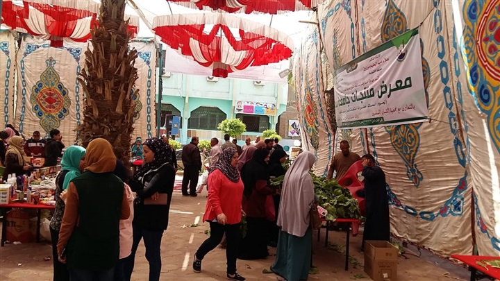 معرض منتجات جامعة بنها يواصل فعالياته لليوم الثانى