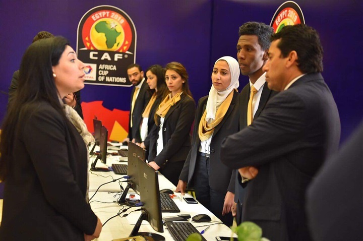 رئيس لجنة المتطوعين تستقبل وزير الرياضة في أولى أيام المقابلات الشخصية للشباب المتطوعين لكأس الامم الافريقية