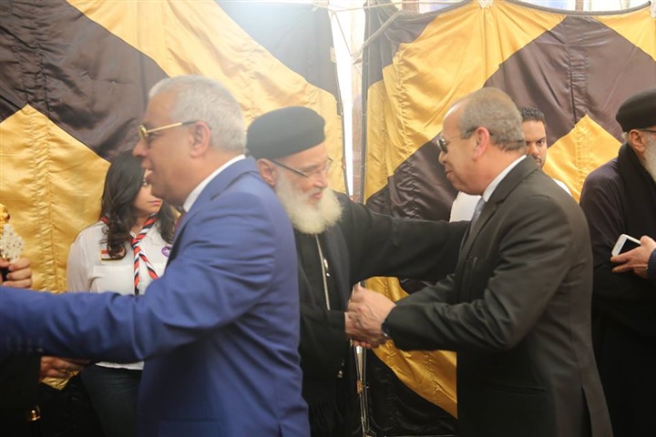 بالصور.. محافظ كفر الشيخ يزور كنيسة القديسة دميانة للتهنئة بعيد القيامة