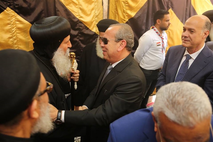 بالصور.. محافظ كفر الشيخ يزور كنيسة القديسة دميانة للتهنئة بعيد القيامة