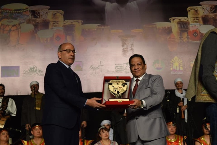 مهرجان الطبول الدولي يكرم المخرج د. عادل عبده مهرجان الطبول الدولي يكرم المخرج د. عادل عبده