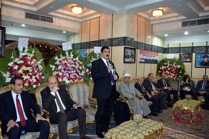محافظ القليوبية يهني الأخوة الأقباط بعيد القيامة المجيد 