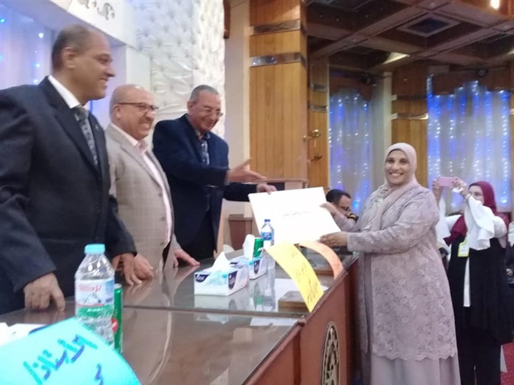 نقيب المعلمين التونسي يكرم معلمي بورسعيد ويقوم بعمل جولة حرة بالمحافظة