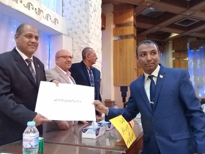 نقيب المعلمين التونسي يكرم معلمي بورسعيد ويقوم بعمل جولة حرة بالمحافظة