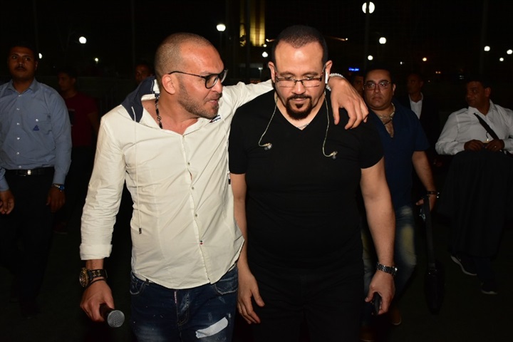 بالصور.. هشام عباس يشعل حفل شم النسيم بنادي مدينتي بحضور جماهيري كبير بالصور.. هشام عباس يشعل حفل شم النسيم بنادي مدينتي بحضور جماهيري كبير