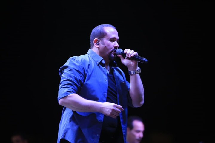 بالصور.. هشام عباس يشعل حفل شم النسيم بنادي مدينتي بحضور جماهيري كبير بالصور.. هشام عباس يشعل حفل شم النسيم بنادي مدينتي بحضور جماهيري كبير
