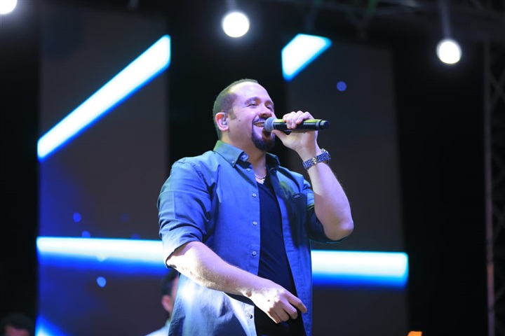 بالصور.. هشام عباس يشعل حفل شم النسيم بنادي مدينتي بحضور جماهيري كبير بالصور.. هشام عباس يشعل حفل شم النسيم بنادي مدينتي بحضور جماهيري كبير