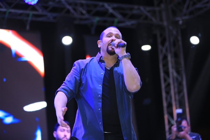 بالصور.. هشام عباس يشعل حفل شم النسيم بنادي مدينتي بحضور جماهيري كبير بالصور.. هشام عباس يشعل حفل شم النسيم بنادي مدينتي بحضور جماهيري كبير