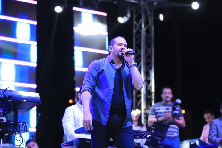 بالصور.. هشام عباس يشعل حفل شم النسيم بنادي مدينتي بحضور جماهيري كبير بالصور.. هشام عباس يشعل حفل شم النسيم بنادي مدينتي بحضور جماهيري كبير