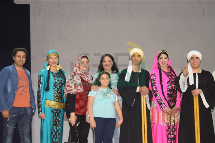 انتصار عبد الفتاح ونخبة من الصحفيين في ختام فرقة رضا للفنون الشعبية والاستعراضيه انتصار عبد الفتاح ونخبة من الصحفيين في ختام فرقة رضا للفنون الشعبية والاستعراضيه