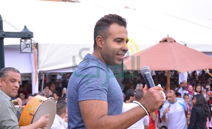 بالصور.. محمد عدوية يشعل شم النسيم في مصر الجديدة بالصور.. محمد عدوية يشعل شم النسيم في مصر الجديدة