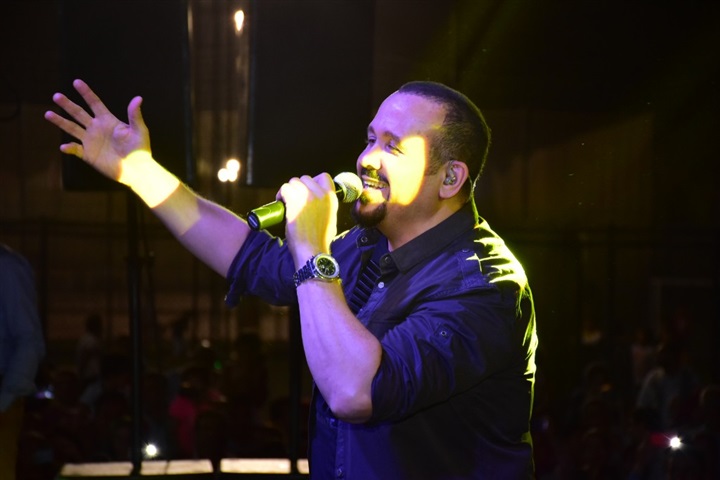 بالصور.. هشام عباس يتألق بحفل ربيع جماهيري في أكتوبر بالصور.. هشام عباس يتألق بحفل ربيع جماهيري في أكتوبر