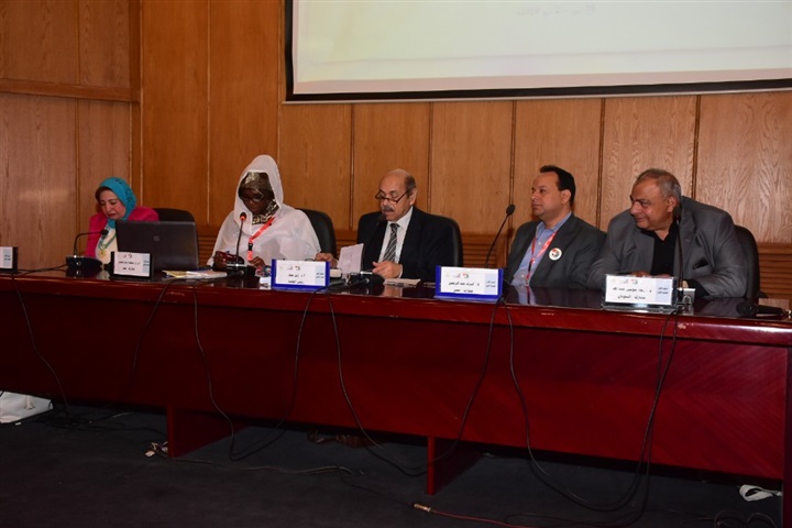 بالصور.. بدء افتتاح الجلسة الأولي من مؤتمر "الفن الإفريقي أيقونة الإبداع الإنساني" بأكاديمية الفنون بالصور.. بدء افتتاح الجلسة الأولي من مؤتمر "الفن الإفريقي أيقونة الإبداع الإنساني" بأكاديمية الفنون