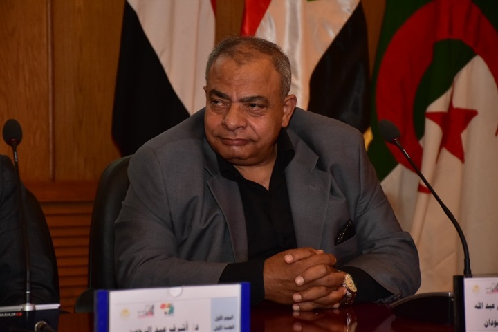 بالصور.. بدء افتتاح الجلسة الأولي من مؤتمر "الفن الإفريقي أيقونة الإبداع الإنساني" بأكاديمية الفنون بالصور.. بدء افتتاح الجلسة الأولي من مؤتمر "الفن الإفريقي أيقونة الإبداع الإنساني" بأكاديمية الفنون