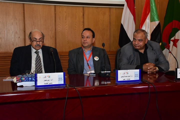 بالصور.. بدء افتتاح الجلسة الأولي من مؤتمر "الفن الإفريقي أيقونة الإبداع الإنساني" بأكاديمية الفنون بالصور.. بدء افتتاح الجلسة الأولي من مؤتمر "الفن الإفريقي أيقونة الإبداع الإنساني" بأكاديمية الفنون