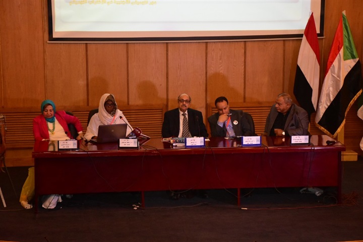بالصور.. بدء افتتاح الجلسة الأولي من مؤتمر "الفن الإفريقي أيقونة الإبداع الإنساني" بأكاديمية الفنون بالصور.. بدء افتتاح الجلسة الأولي من مؤتمر "الفن الإفريقي أيقونة الإبداع الإنساني" بأكاديمية الفنون