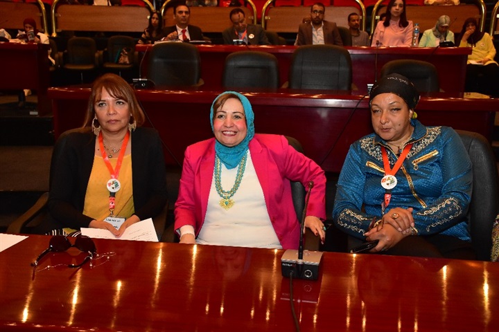 "الألات الموسيقية الأفريقية" بالجلسة الثانية لمؤتمر "الفن الإفريقي.. أيقونة الابداع الإنساني" "الألات الموسيقية الأفريقية" بالجلسة الثانية لمؤتمر "الفن الإفريقي.. أيقونة الابداع الإنساني"