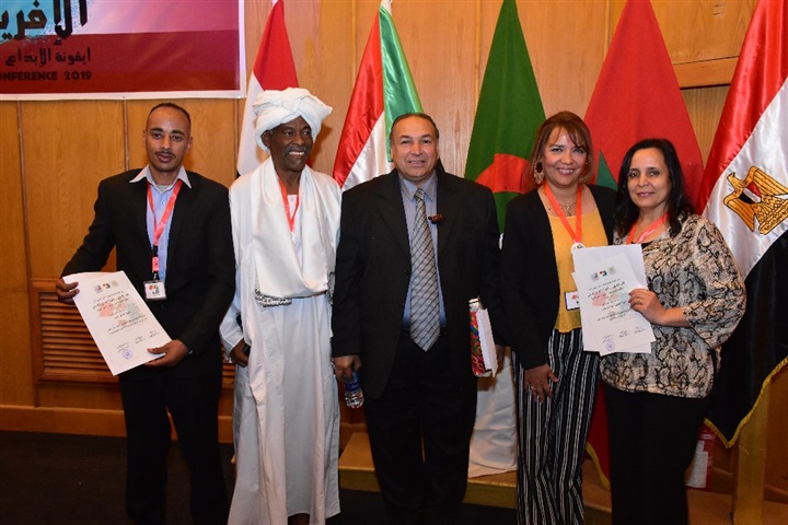 "الألات الموسيقية الأفريقية" بالجلسة الثانية لمؤتمر "الفن الإفريقي.. أيقونة الابداع الإنساني" "الألات الموسيقية الأفريقية" بالجلسة الثانية لمؤتمر "الفن الإفريقي.. أيقونة الابداع الإنساني"