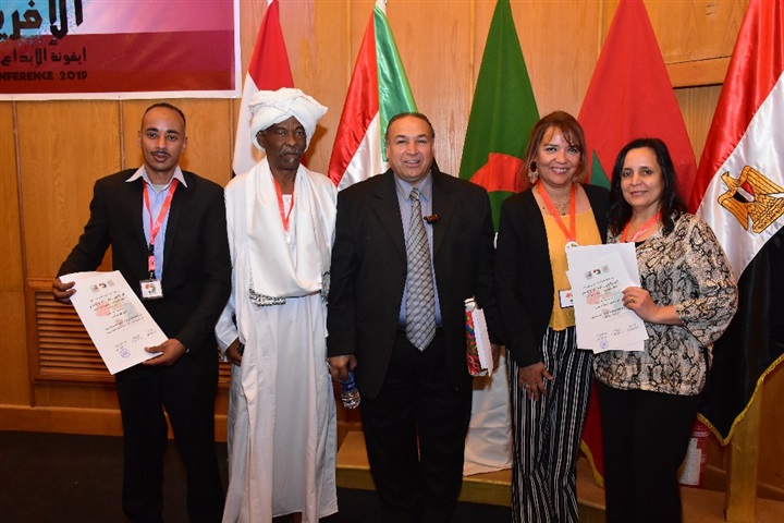 "الألات الموسيقية الأفريقية" بالجلسة الثانية لمؤتمر "الفن الإفريقي.. أيقونة الابداع الإنساني" "الألات الموسيقية الأفريقية" بالجلسة الثانية لمؤتمر "الفن الإفريقي.. أيقونة الابداع الإنساني"