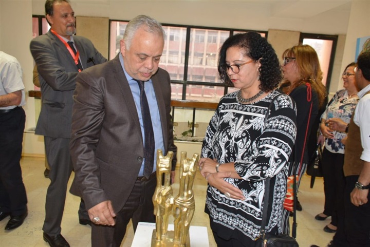 بالصور.. عروض أزياء وتكريمات ومعارض بختام اليوم الأول لمؤتمر "الفن الافريقي أيقونة الابداع الإنساني" بالصور.. عروض أزياء وتكريمات ومعارض بختام اليوم الأول لمؤتمر "الفن الافريقي أيقونة الابداع الإنساني"