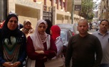   وقفة احتجاجية أمام مدرسة لعدم وجود فصول ببنها 