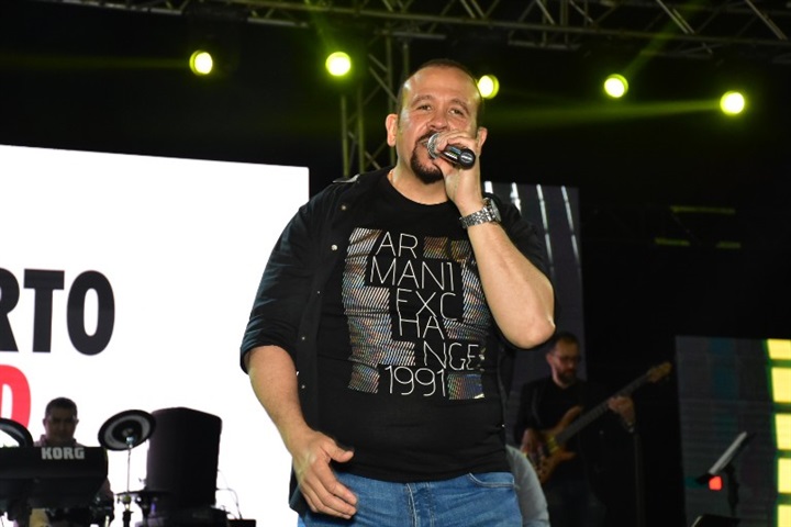 بالصور .. هشام عباس يتالق بحفل ربيع جماهيري بورتو سعيد بالصور .. هشام عباس يتالق بحفل ربيع جماهيري بورتو سعيد 